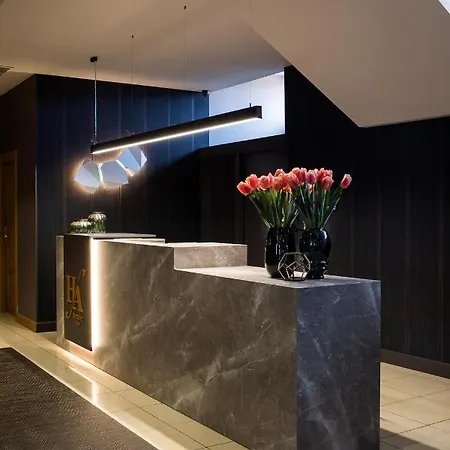 Armine Басаури